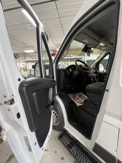 2024 RAM PROMASTER 12 PASSENGER SHUTTLE PACKAGE - BRIGHT WHITE (PW7) - GRAY SEATING - 2024 RAM PROMASTER SHUTTLE - Image 4 of 18