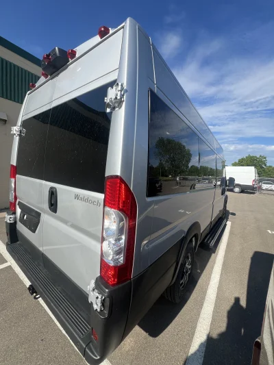 2024 RAM PROMAASTER 3500 - 12 PASSENGER SHUTTLE PACKAGE - BILLET SILVER METALLIC (PSC) - GRAY SEATING - 2024 RAM PROMASTER SHUTTLE - Image 8 of 18