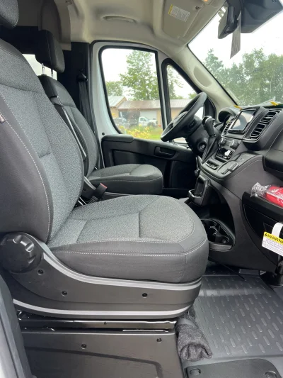 2024 RAM PROMASTER 2500 - SHUTTLE PACKAGE - BRIGHT WHITE (PW7) - GRAY SEATING - 2024 RAM PROMASTER SHUTTLE - Image 7 of 21