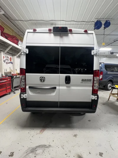 2025 RAM PROMASTER - 10 PASSENGER SHUTTLE - BRIGHT WHITE - GRAY SEATING - 2025 RAM PROMASTER SHUTTLE - Image 13 of 18