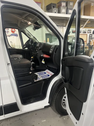 2025 RAM PROMASTER - 10 PASSENGER SHUTTLE - BRIGHT WHITE - GRAY SEATING - 2025 RAM PROMASTER SHUTTLE - Image 3 of 18