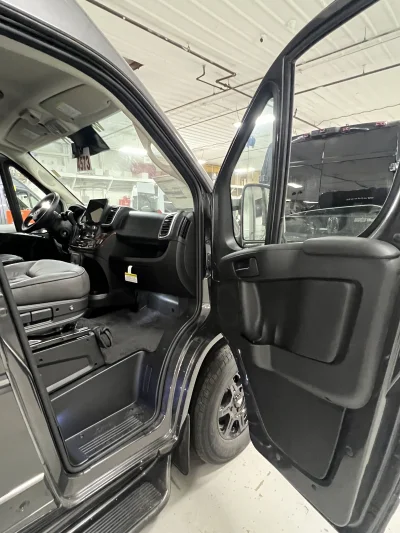 2026 RAM PROMASTER 3500 - GALAXY PACKAGE - GRANITE CRYSTAL METALLIC (PAU) - ABERDEEN SEATING - 2026 RAM PROMASTER GALAXY LUXURY - Image 4 of 16
