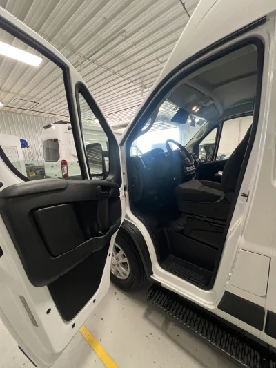2026 RAM PROMASTER - 10 PASSENGER MOBILITY - BRIGHT WHITE - GRAY SEATING - 2026 RAM PROMASTER MOBILITY - Image 4 of 18