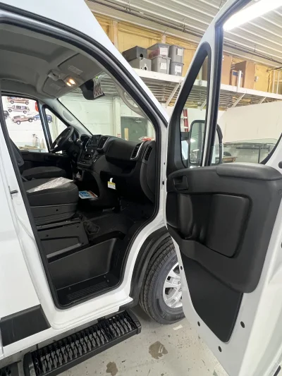 2026 RAM PROMASTER - 10 PASSENGER MOBILITY - BRIGHT WHITE - GRAY SEATING - 2026 RAM PROMASTER MOBILITY - Image 5 of 18
