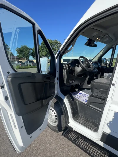 2026 RAM PROMASTER 2500 - MOBILITY PACKAGE - BRIGHT WHITE (PW7) GREY SEATING - 2026 RAM PROMASTER MOBILITY - Image 3 of 11