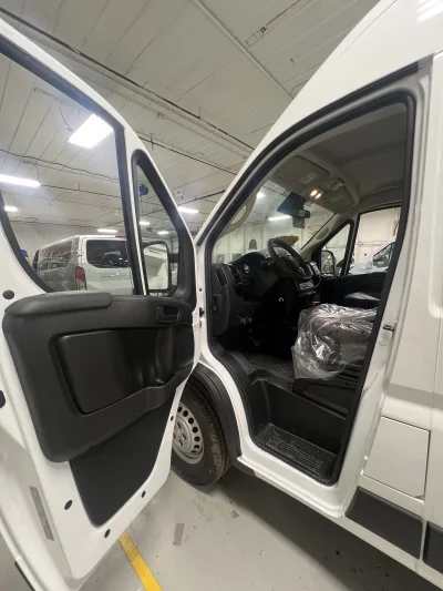 2026 RAM PROMASTER - 8 PASSENGER MOBILITY - BRIGHT WHITE - GRAY SEATING - 2026 RAM PROMASTER MOBILITY - Image 4 of 18
