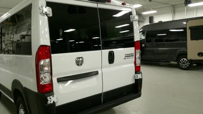 2026 RAM PROMASTER SHUTTLE - 10 PASSENGER - BRIGHT WHITE WITH REAR SIDE WINDOWS - 2026 RAM PROMASTER SHUTTLE - Image 10 of 18