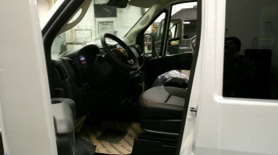 2026 RAM PROMASTER SHUTTLE - 10 PASSENGER - BRIGHT WHITE WITH REAR SIDE WINDOWS - 2026 RAM PROMASTER SHUTTLE - Image 15 of 18