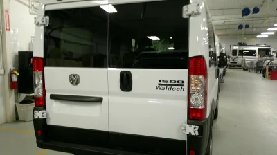 2026 RAM PROMASTER SHUTTLE - 10 PASSENGER - BRIGHT WHITE WITH REAR SIDE WINDOWS - 2026 RAM PROMASTER SHUTTLE - Image 8 of 18