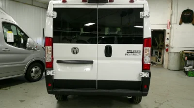 2026 RAM PROMASTER SHUTTLE - 10 PASSENGER - BRIGHT WHITE WITH REAR SIDE WINDOWS - 2026 RAM PROMASTER SHUTTLE - Image 12 of 17