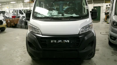2026 RAM PROMASTER SHUTTLE - 10 PASSENGER - BRIGHT WHITE WITH REAR SIDE WINDOWS - 2026 RAM PROMASTER SHUTTLE - Image 4 of 17