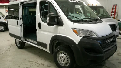 2026 RAM PROMASTER SHUTTLE - 10 PASSENGER - BRIGHT WHITE WITH REAR SIDE WINDOWS - 2026 RAM PROMASTER SHUTTLE - Image 5 of 17