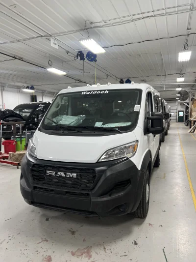 2026 RAM PROMASTER SHUTTLE 10-PASSENGER - BRIGHT WHITE WITH GREY SEATING - 2026 RAM PROMASTER SHUTTLE - Image 3 of 21