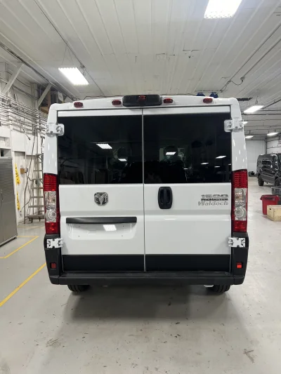 2026 RAM PROMASTER SHUTTLE 10-PASSENGER - BRIGHT WHITE WITH GREY SEATING - 2026 RAM PROMASTER SHUTTLE - Image 12 of 21
