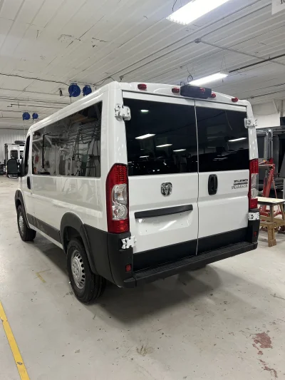 2026 RAM PROMASTER SHUTTLE 10-PASSENGER - BRIGHT WHITE WITH GREY SEATING - 2026 RAM PROMASTER SHUTTLE - Image 13 of 21