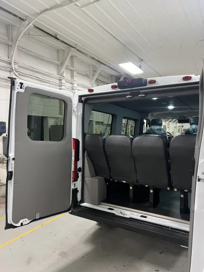 2026 RAM PROMASTER SHUTTLE 10-PASSENGER - BRIGHT WHITE WITH GREY SEATING - 2026 RAM PROMASTER SHUTTLE - Image 14 of 21