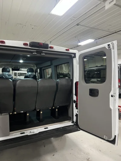 2026 RAM PROMASTER SHUTTLE 10-PASSENGER - BRIGHT WHITE WITH GREY SEATING - 2026 RAM PROMASTER SHUTTLE - Image 15 of 21