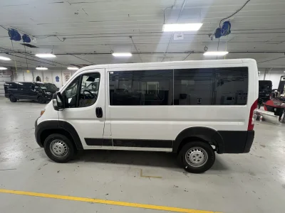 2026 RAM PROMASTER SHUTTLE 10-PASSENGER - BRIGHT WHITE WITH GREY SEATING - 2026 RAM PROMASTER SHUTTLE - Image 16 of 21