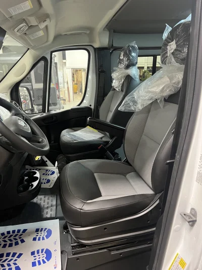 2026 RAM PROMASTER SHUTTLE 10-PASSENGER - BRIGHT WHITE WITH GREY SEATING - 2026 RAM PROMASTER SHUTTLE - Image 19 of 21