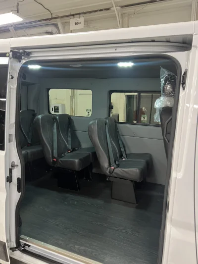 2026 RAM PROMASTER SHUTTLE 10-PASSENGER - BRIGHT WHITE WITH GREY SEATING - 2026 RAM PROMASTER SHUTTLE - Image 8 of 21