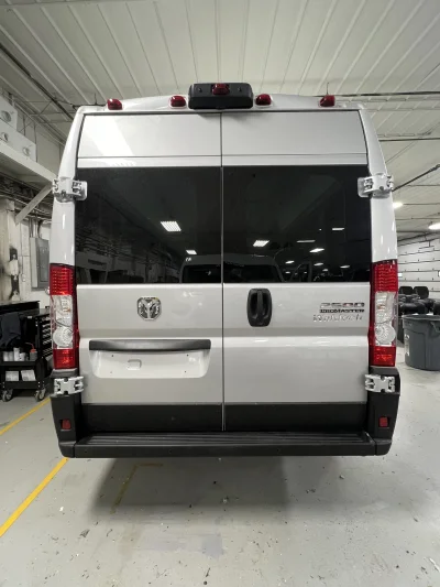 2026 RAM PROMASTER - 12 PASSENGER SHUTTLE - BRIGHT SILVER METALLIC - GRAY SEATING - 2026 RAM PROMASTER SHUTTLE - Image 11 of 17