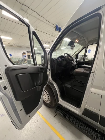 2026 RAM PROMASTER - 12 PASSENGER SHUTTLE - BRIGHT SILVER METALLIC - GRAY SEATING - 2026 RAM PROMASTER SHUTTLE - Image 14 of 17
