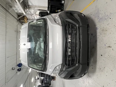 2026 RAM PROMASTER - 12 PASSENGER SHUTTLE - BRIGHT SILVER METALLIC - GRAY SEATING - 2026 RAM PROMASTER SHUTTLE - Image 5 of 19