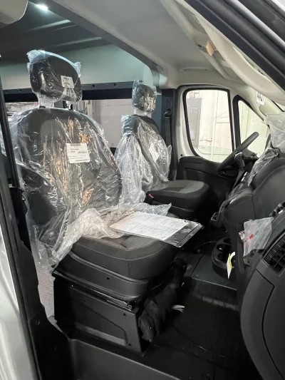 2026 RAM PROMASTER - 12 PASSENGER SHUTTLE - BRIGHT SILVER METALLIC - GRAY SEATING - 2026 RAM PROMASTER SHUTTLE - Image 6 of 17