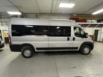 2026 RAM PROMASTER - 12 PASSENGER SHUTTLE - BRIGHT SILVER METALLIC - GRAY SEATING - 2026 RAM PROMASTER SHUTTLE - Image 9 of 19