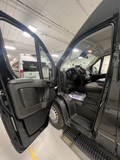 2026 RAM PROMASTER - 12 PASSENGER SHUTTLE - BLACK - GRAY SEATING - 2026 RAM PROMASTER SHUTTLE - Image 15 of 17
