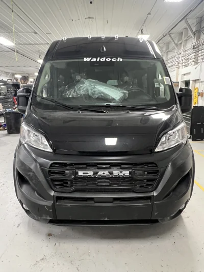 2026 RAM PROMASTER - 12 PASSENGER SHUTTLE - BLACK - GRAY SEATING - 2026 RAM PROMASTER SHUTTLE - Image 4 of 17