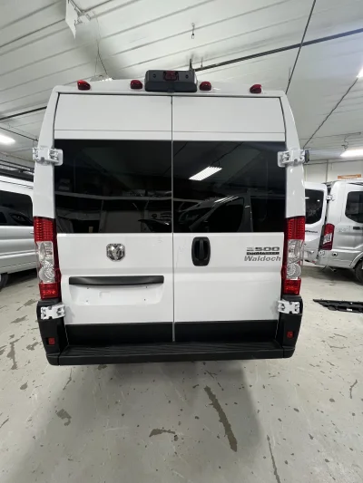 2026 RAM PROMASTER - 10 PASSENGER SHUTTLE - BRIGHT WHITE - GRAY SEATING - 2026 RAM PROMASTER SHUTTLE - Image 15 of 19