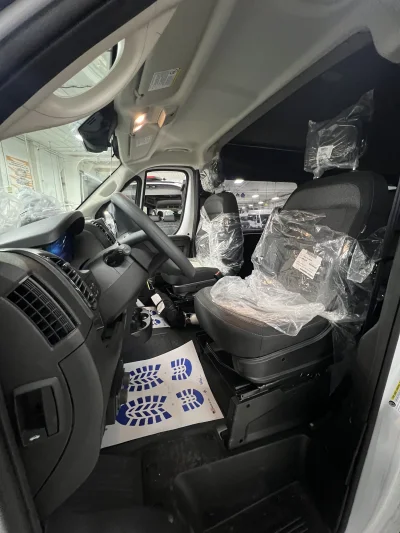 2026 RAM PROMASTER - 10 PASSENGER SHUTTLE - BRIGHT WHITE - GRAY SEATING - 2026 RAM PROMASTER SHUTTLE - Image 10 of 19