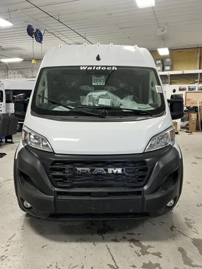 2026 RAM PROMASTER - 10 PASSENGER SHUTTLE - BRIGHT WHITE - GRAY SEATING - 2026 RAM PROMASTER SHUTTLE - Image 2 of 19
