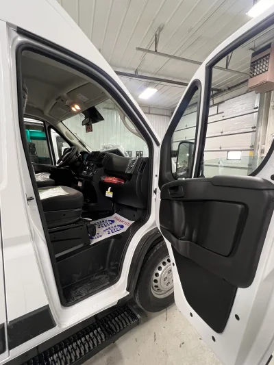 2026 RAM PROMASTER - 10 PASSENGER SHUTTLE - BRIGHT WHITE - GRAY SEATING - 2026 RAM PROMASTER SHUTTLE - Image 6 of 19
