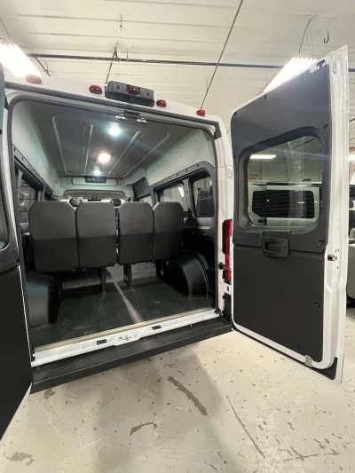 2026 RAM PROMASTER - 10 PASSENGER SHUTTLE - BRIGHT WHITE - GRAY SEATING - 2026 RAM PROMASTER SHUTTLE - Image 13 of 19