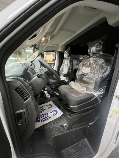 2026 RAM PROMASTER - 10 PASSENGER SHUTTLE - BRIGHT WHITE - GRAY SEATING - 2026 RAM PROMASTER SHUTTLE - Image 8 of 18
