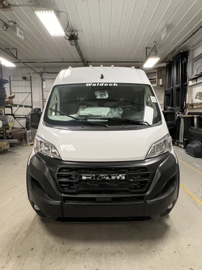 2026 RAM PROMASTER - 10 PASSENGER SHUTTLE - BRIGHT WHITE - GRAY SEATING - 2026 RAM PROMASTER SHUTTLE - Image 2 of 18