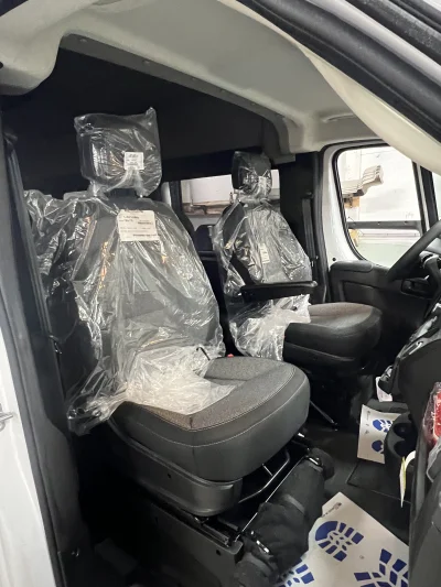 2026 RAM PROMASTER - 10 PASSENGER SHUTTLE - BRIGHT WHITE - GRAY SEATING - 2026 RAM PROMASTER SHUTTLE - Image 6 of 18