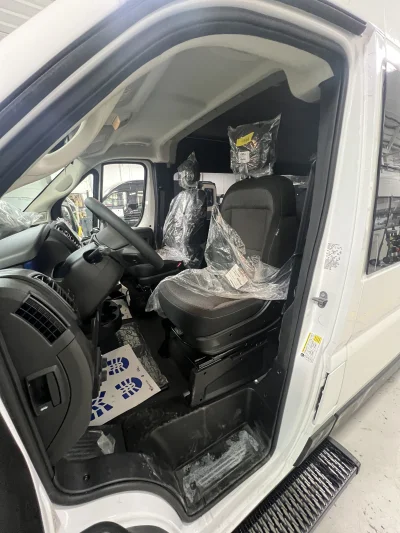 2026 RAM PROMASTER - 10 PASSENGER SHUTTLE - BRIGHT WHITE - GRAY SEATING - 2026 RAM PROMASTER SHUTTLE - Image 8 of 17