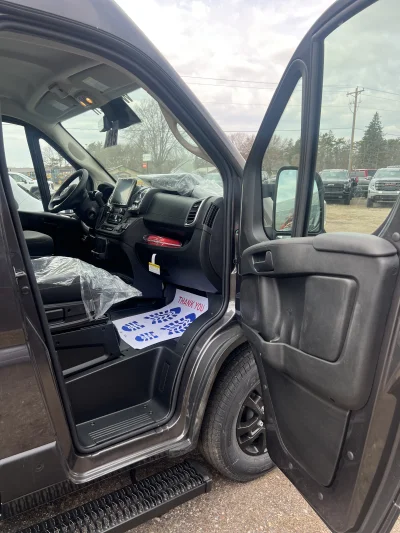 2026 RAM PROMASTER - 10 PASSENGER SHUTTLE - GRANITE CRYSTAL METALLIC - GRAY SEATING - 2026 RAM PROMASTER SHUTTLE - Image 5 of 16
