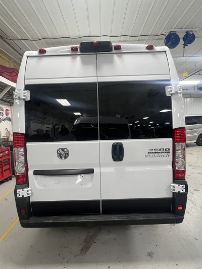 2026 RAM PROMASTER - 12 PASSENGER SHUTTLE - BRIGHT WHITE - GRAY SEATING - 2026 RAM PROMASTER SHUTTLE - Image 14 of 18