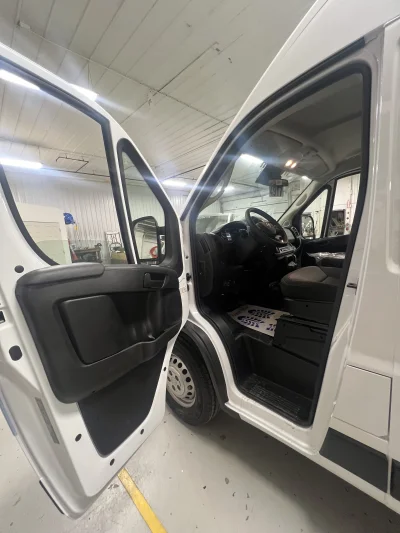 2026 RAM PROMASTER - 12 PASSENGER SHUTTLE - BRIGHT WHITE - GRAY SEATING - 2026 RAM PROMASTER SHUTTLE - Image 4 of 18