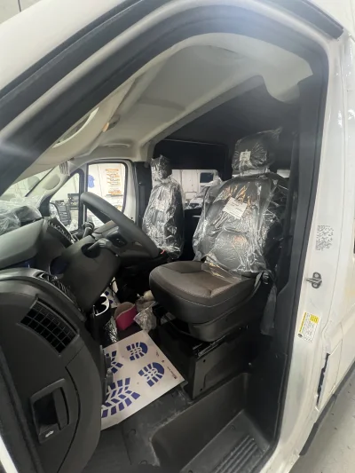 2026 RAM PROMASTER - 12 PASSENGER SHUTTLE - BRIGHT WHITE - GRAY SEATING - 2026 RAM PROMASTER SHUTTLE - Image 6 of 18