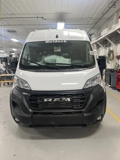 2026 RAM PROMASTER - 12 PASSENGER SHUTTLE - BRIGHT WHITE - GRAY SEATING - 2026 RAM PROMASTER SHUTTLE - Image 2 of 18