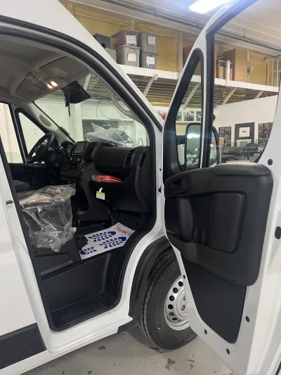 2026 RAM PROMASTER - 12 PASSENGER SHUTTLE - BRIGHT WHITE - GRAY SEATING - 2026 RAM PROMASTER SHUTTLE - Image 5 of 18