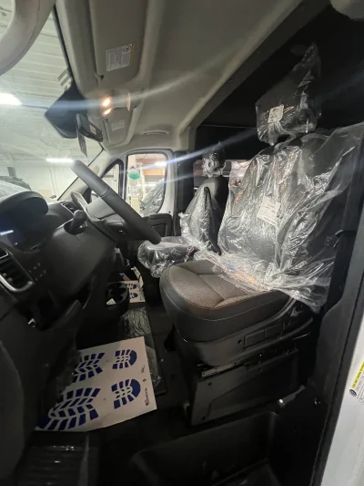 2026 RAM PROMASTER - 12 PASSENGER SHUTTLE - BRIGHT WHITE - GRAY SEATING - 2026 RAM PROMASTER SHUTTLE - Image 6 of 18
