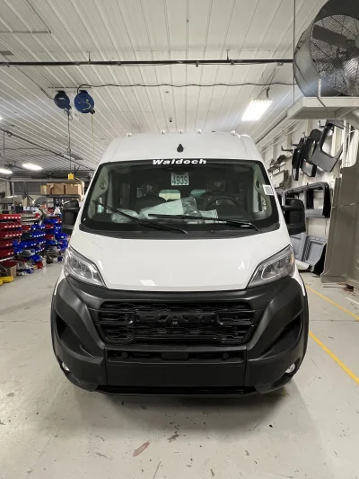 2026 RAM PROMASTER - 12 PASSENGER SHUTTLE - BRIGHT WHITE - GRAY SEATING - 2026 RAM PROMASTER SHUTTLE - Image 2 of 18