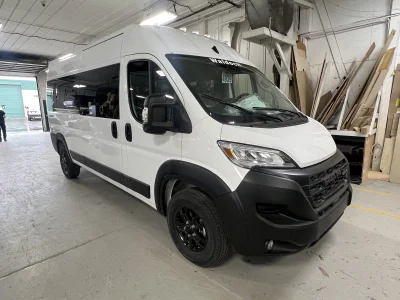 2026 RAM PROMASTER - 12 PASSENGER SHUTTLE - BRIGHT WHITE - GRAY SEATING - 2026 RAM PROMASTER SHUTTLE - Image 3 of 18
