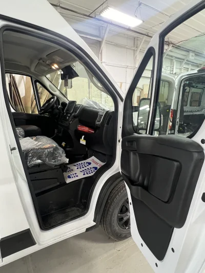 2026 RAM PROMASTER - 12 PASSENGER SHUTTLE - BRIGHT WHITE - GRAY SEATING - 2026 RAM PROMASTER SHUTTLE - Image 5 of 18